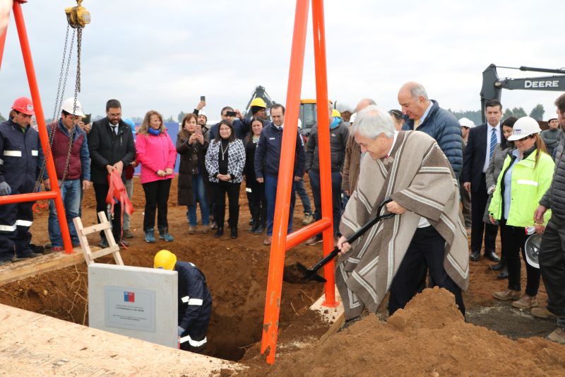 Presidente Piñera pone primera piedra en conjunto habitacional Esperanza II en Freire